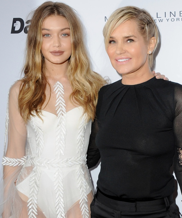 Trùng hợp động thái Gigi Hadid - Zayn trong vụ toang vì đánh mẹ vợ: Đàng gái ẩn ý, đàng trai mặt sưng như vừa khóc - Ảnh 6. Trùng hợp động thái Gigi Hadid - Zayn trong vụ toang vì đánh mẹ vợ: Đàng gái ẩn ý, đàng trai mặt sưng như vừa khóc - Ảnh 6.