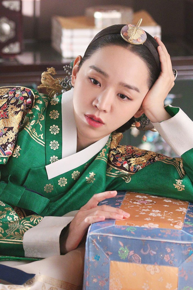 Chết mê 6 Hoàng hậu đẹp khó cưỡng ở phim Hàn: Anh hậu Shin Hye Sun lầy muốn xỉu, số 4 xứng danh huyền thoại - Ảnh 1.