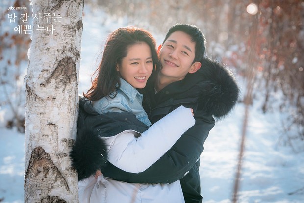 Nào phải Hyun Bin, đây mới là nam thần mà Son Ye Jin cưng hết mực: Công khai tình tứ ở họp báo, cảnh nóng quá trời luôn! - Ảnh 1.