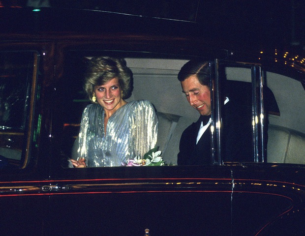 Loạt khoảnh khắc ấn tượng của các thành viên hoàng gia trên thảm đỏ, Công nương Diana và con dâu Kate mười phân vẹn mười - Ảnh 4.