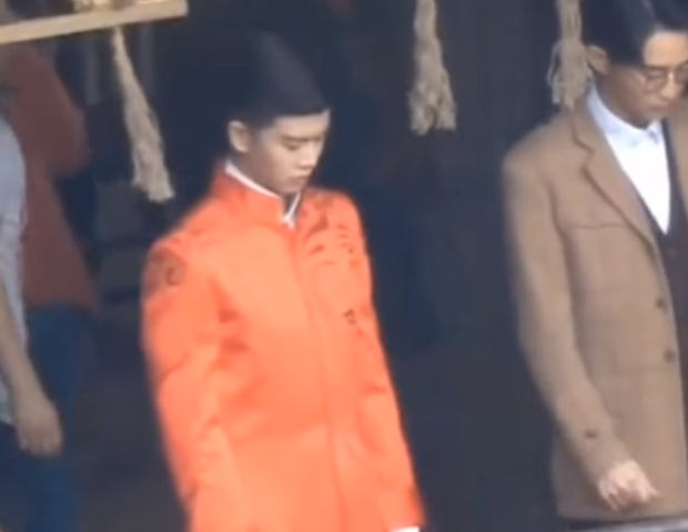 Lộ ảnh chú rể Nhậm Gia Luân mặc hồng y ngầu bá cháy mà hiếm thấy ở phim mới, nhưng hóa ra là ở rể nhà nữ chính? - Ảnh 4. Lộ ảnh chú rể Nhậm Gia Luân mặc hồng y ngầu bá cháy mà hiếm thấy ở phim mới, nhưng hóa ra là ở rể nhà nữ chính? - Ảnh 4.