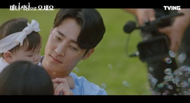 Hội người cũ trơ trẽn trên màn ảnh Hàn: Kẻ lừa tình Park Bo Young chưa ác bằng gã tung cảnh nóng của Han So Hee - Ảnh 8. Hội người cũ trơ trẽn trên màn ảnh Hàn: Kẻ lừa tình Park Bo Young chưa ác bằng gã tung cảnh nóng của Han So Hee - Ảnh 8.