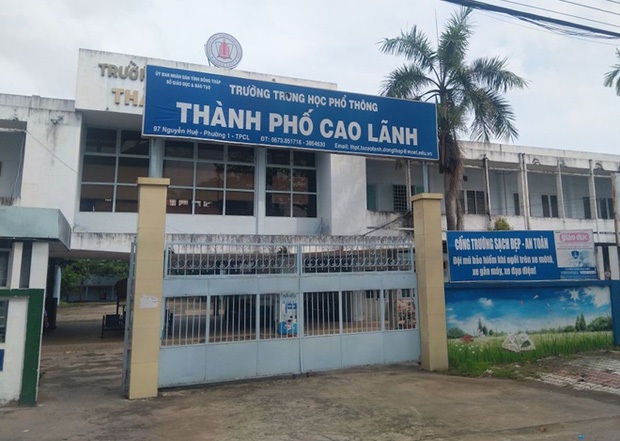Vụ thầy giáo Đồng Tháp lộ tin nhắn có clip nhạy cảm khi dạy online: Cơ quan chức năng vào cuộc làm rõ - Ảnh 1. Vụ thầy giáo Đồng Tháp lộ tin nhắn có clip nhạy cảm khi dạy online: Cơ quan chức năng vào cuộc làm rõ - Ảnh 1.