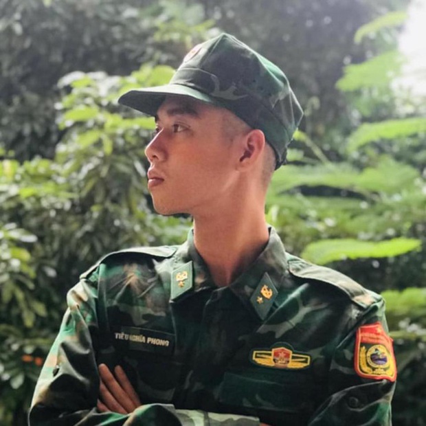 Anh bộ đội đang say sưa chơi piano, không ngờ được team qua đường làm 1 việc khiến bạn gái ở nhà... lo sốt vó - Ảnh 3. Anh bộ đội đang say sưa chơi piano, không ngờ được team qua đường làm 1 việc khiến bạn gái ở nhà... lo sốt vó - Ảnh 3.