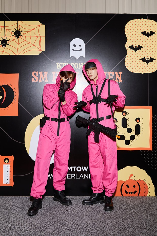 Tưng bừng tiệc Halloween của SM: Shindong (Suju) hóa búp bê trùm cuối át vía đàn em, Red Velvet - aespa đọ sắc cực gắt, cặp đôi NCT tình tứ lịm tim - Ảnh 18. Tưng bừng tiệc Halloween của SM: Shindong (Suju) hóa búp bê trùm cuối át vía đàn em, Red Velvet - aespa đọ sắc cực gắt, cặp đôi NCT tình tứ lịm tim - Ảnh 18.