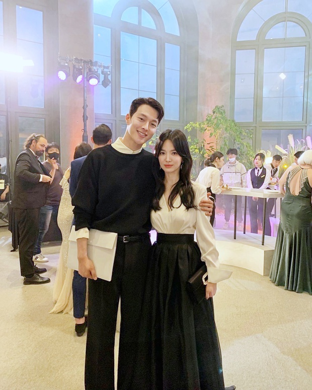 Song Hye Kyo có vòng eo lột xác đến mức này, xin thưa là đến BLACKPINK hay các thánh body Kpop chắc phải sợ 1 phép - Ảnh 9. Song Hye Kyo có vòng eo lột xác đến mức này, xin thưa là đến BLACKPINK hay các thánh body Kpop chắc phải sợ 1 phép - Ảnh 9.