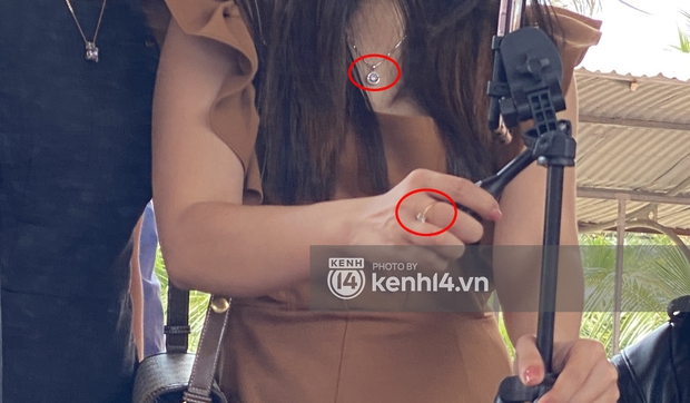 Cô thư ký hot nhất của bà trùm Đại Nam vai đeo túi Gucci, tay mang nhẫn hột xoàn lần đầu lộ diện trước công chúng - Ảnh 5.