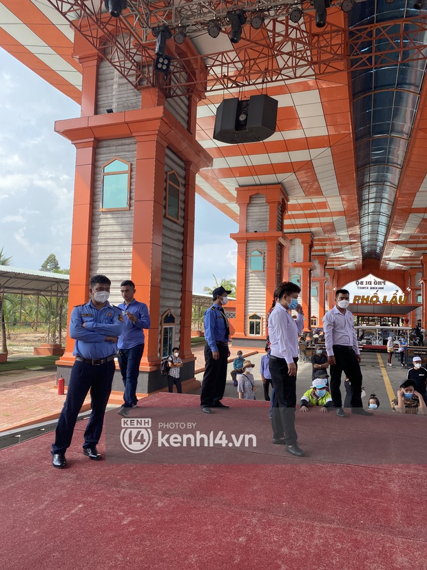 An ninh tại nơi bà Phương Hằng tổ chức fan meeting đặc biệt như thế nào? - Ảnh 3.