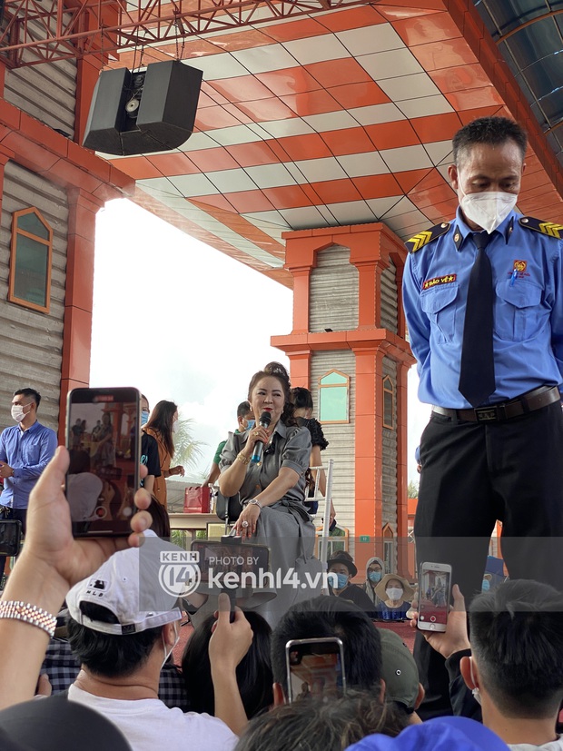 An ninh tại nơi bà Phương Hằng tổ chức fan meeting đặc biệt như thế nào? - Ảnh 2.