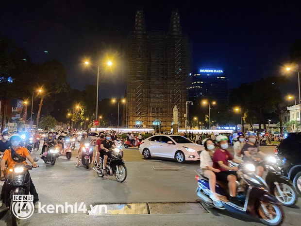 Khong khi Halloween: Ha Noi da vang con mua, Sai Gon dong nghit nhung it thay nguoi hoa trang