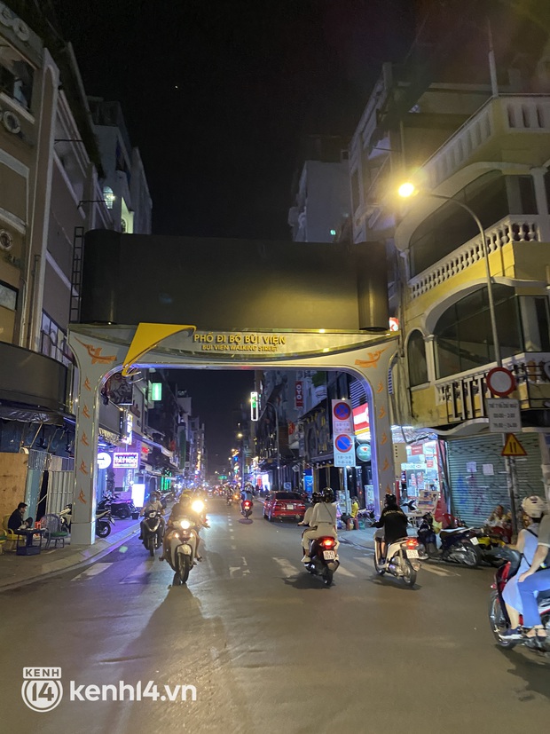 Khong khi Halloween: Ha Noi da vang con mua, Sai Gon dong nghit nhung it thay nguoi hoa trang