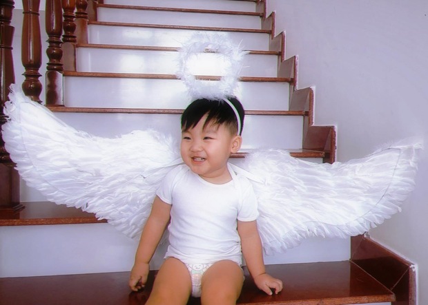 Nhóc tỳ cute nhất đêm Halloween gọi tên con trai Hoà Minzy, netizen cười xỉu vì phiên bản thiên thần thiếu vải - Ảnh 3.