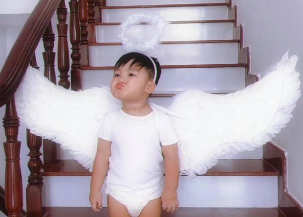 Nhóc tỳ cute nhất đêm Halloween gọi tên con trai Hoà Minzy, netizen cười xỉu vì phiên bản thiên thần thiếu vải - Ảnh 5.