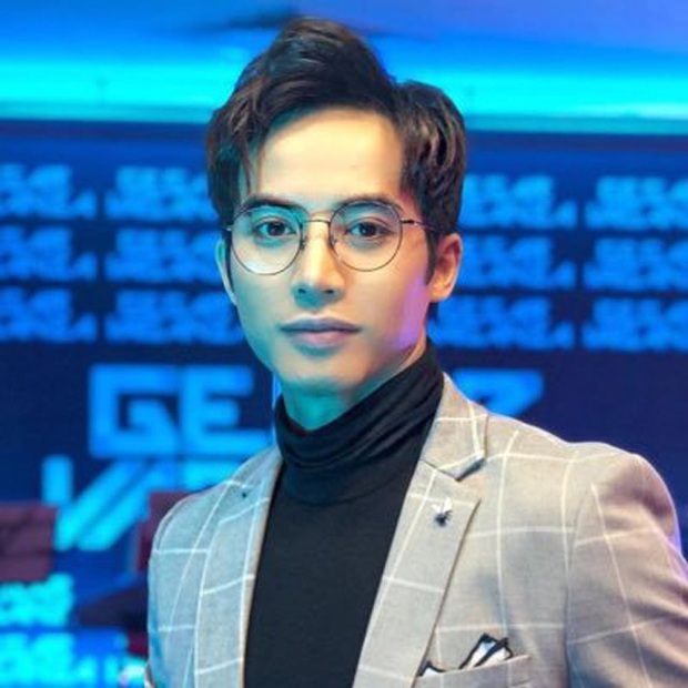 Vệ sinh sạch sẽ phòng ốc nhưng vẫn liên tục bị bẩn, trai đẹp suýt ngất khi tìm thấy nguyên nhân to bự trên trần nhà - Ảnh 1.