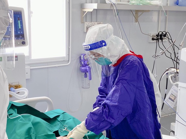 Bác sĩ nhớ lại những ca trực buồn tại Trung tâm Hồi sức Covid-19 ở TP.HCM - Ảnh 1. Bác sĩ nhớ lại những ca trực buồn tại Trung tâm Hồi sức Covid-19 ở TP.HCM - Ảnh 1.