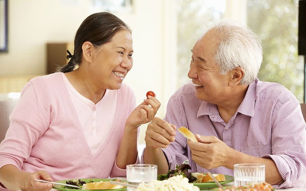 Trong gia đình nếu có người cao tuổi, nên cho họ ăn 5 loại thực phẩm này: Giúp cơ thể được bồi bổ và tinh thần minh mẫn! - Ảnh 1. Trong gia đình nếu có người cao tuổi, nên cho họ ăn 5 loại thực phẩm này: Giúp cơ thể được bồi bổ và tinh thần minh mẫn! - Ảnh 1.
