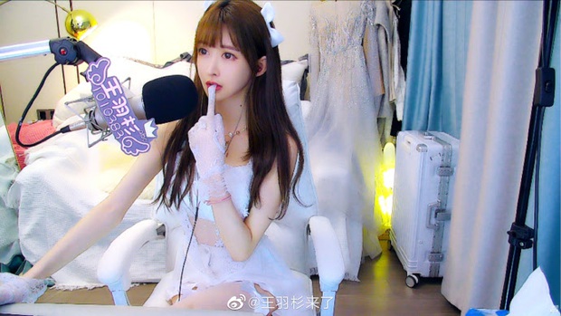 Nữ streamer xinh đẹp gây sốc khi hé lộ chuyện làm dâu nhà hào môn: Vỡ mộng chỉ vì sinh con gái, bị giam lỏng trong bốn bức tường... - Ảnh 3.