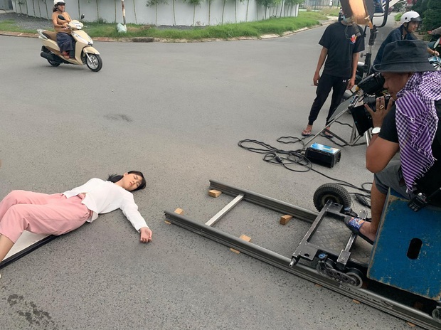 Lộ hậu trường Ngọc Trinh bị tông xe, chảy máu đầu nằm bất tỉnh giữa đường và sự thật ám ảnh phía sau - Ảnh 3. Lộ hậu trường Ngọc Trinh bị tông xe, chảy máu đầu nằm bất tỉnh giữa đường và sự thật ám ảnh phía sau - Ảnh 3.