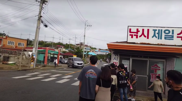 Tận mắt ngắm khung cảnh quay phim Hometown Cha-Cha-Cha ngoài đời thực, hoá ra cả ekip đã “lừa” khán giả ở một điểm này - Ảnh 7.