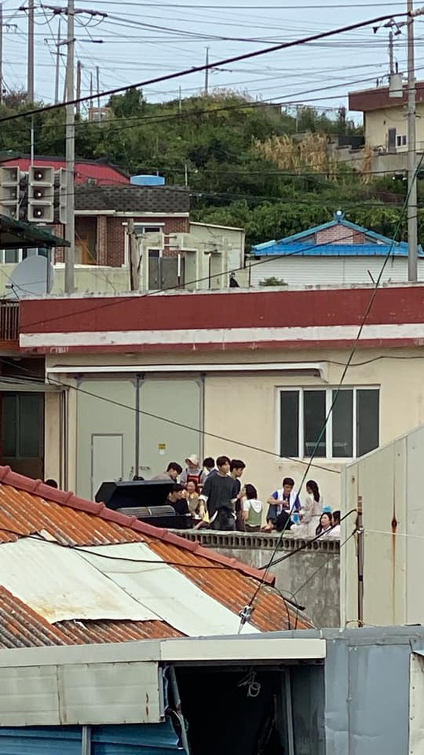 Tận mắt ngắm khung cảnh quay phim Hometown Cha-Cha-Cha ngoài đời thực, hoá ra cả ekip đã “lừa” khán giả ở một điểm này - Ảnh 8.