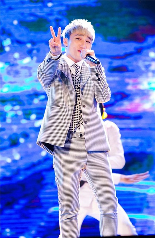 Một nam ca sĩ hạng A thi rớt từ vòng gửi xe nhưng lại được Vietnam Idol mời diễn đến... 2 lần! - Ảnh 4. Một nam ca sĩ hạng A thi rớt từ vòng gửi xe nhưng lại được Vietnam Idol mời diễn đến... 2 lần! - Ảnh 4.