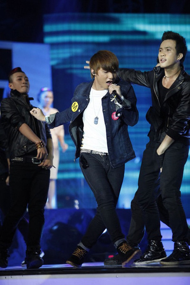 Một nam ca sĩ hạng A thi rớt từ vòng gửi xe nhưng lại được Vietnam Idol mời diễn đến... 2 lần! - Ảnh 3. Một nam ca sĩ hạng A thi rớt từ vòng gửi xe nhưng lại được Vietnam Idol mời diễn đến... 2 lần! - Ảnh 3.