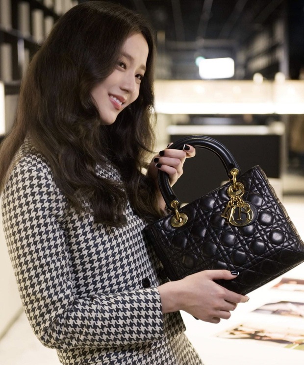 Gọi Jisoo Công Chúa Dior Chanel Sống Jennie Là Có Lý Do Nhìn Cách 4  Nhà Mốt Top Thế Giới Ưu Ái Blackpink Mà Choáng