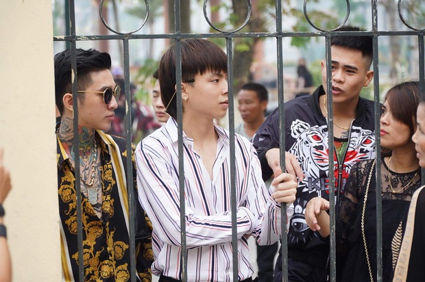 Hoàng Tử Gió là đàn em thân thiết, từng có mặt theo dõi phiên tòa xét xử Khá Bảnh và đồng bọn - Ảnh 1. Hoàng Tử Gió là đàn em thân thiết, từng có mặt theo dõi phiên tòa xét xử Khá Bảnh và đồng bọn - Ảnh 1.