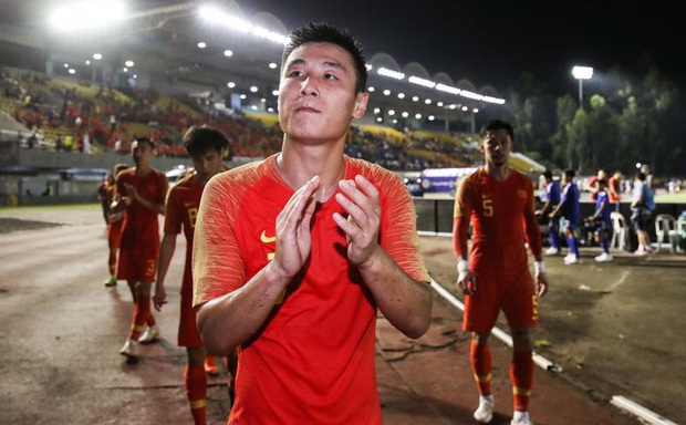 Lên đấu Việt Nam sau quyết định gây tranh cãi, siêu sao Trung Quốc nhận mưa gạch đá - Ảnh 1.