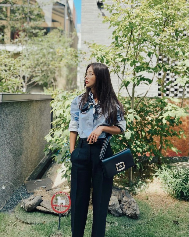 Giãn cách đi xa, mặc gì đây ta? - Ảnh 7. Giãn cách đi xa, mặc gì đây ta? - Ảnh 7.