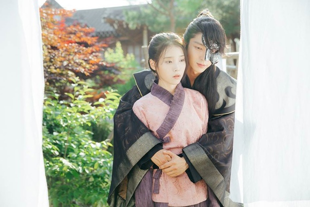 Hyun Bin từng bị soi bàn tay hư ở cảnh ôm Son Ye Jin, tình cảm lộ liễu quá đấy anh chị ơi! - Ảnh 5. Hyun Bin từng bị soi bàn tay hư ở cảnh ôm Son Ye Jin, tình cảm lộ liễu quá đấy anh chị ơi! - Ảnh 5.