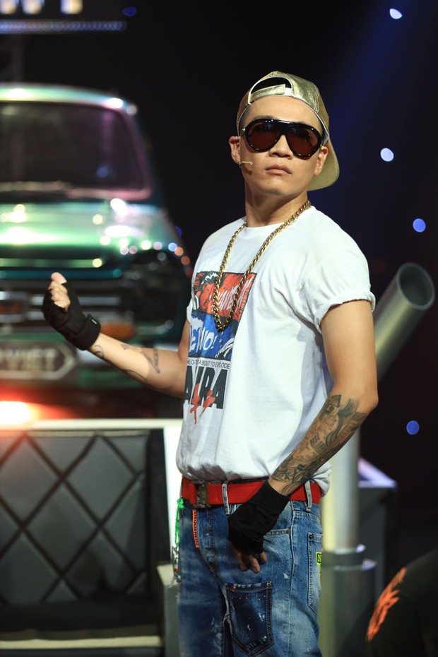 Đến lượt bản rap huyền thoại của Wowy lấy nhạc nền là Kinh Phật bị netizen soi ra sau sự vụ nhóm rapper xúc phạm Phật giáo - Ảnh 2. Đến lượt bản rap huyền thoại của Wowy lấy nhạc nền là Kinh Phật bị netizen soi ra sau sự vụ nhóm rapper xúc phạm Phật giáo - Ảnh 2.