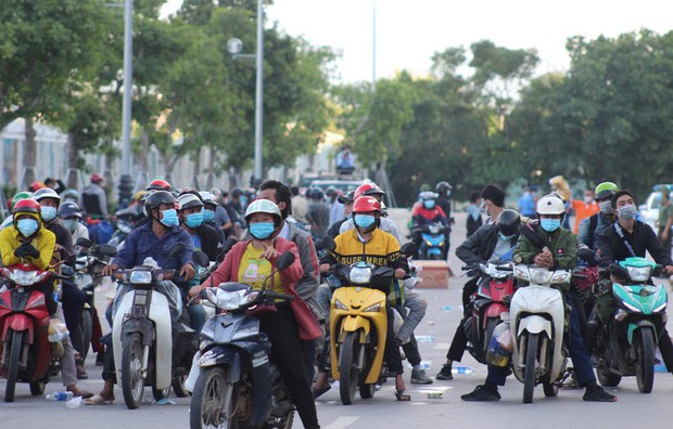 Gặp tai nạn khi chạy xe máy từ miền Nam về quê Sơn La tránh dịch, chồng tử vong, vợ bị thương nặng - Ảnh 1. Gặp tai nạn khi chạy xe máy từ miền Nam về quê Sơn La tránh dịch, chồng tử vong, vợ bị thương nặng - Ảnh 1.
