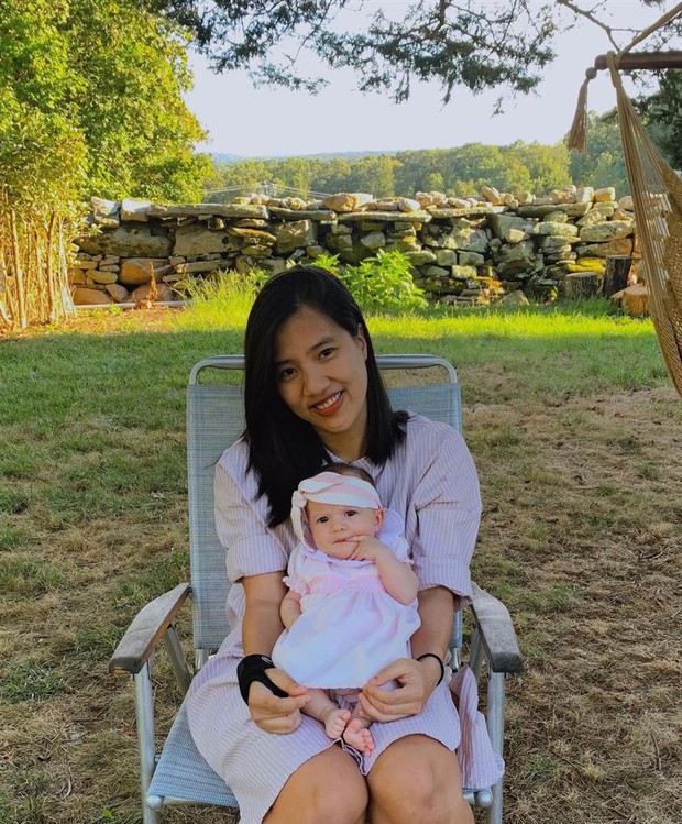 Nhà văn Iris Cao hé lộ trầm cảm nặng sau sinh trên đất Mỹ chỉ vì tiếng máy vắt sữa - Ảnh 4. Nhà văn Iris Cao hé lộ trầm cảm nặng sau sinh trên đất Mỹ chỉ vì tiếng máy vắt sữa - Ảnh 4.