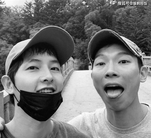 Song Joong Ki vừa liếc mắt đưa tình với bạn gái tin đồn, Song Hye Kyo có động thái thần tốc: Cố ý hay trùng hợp đây? - Ảnh 12.