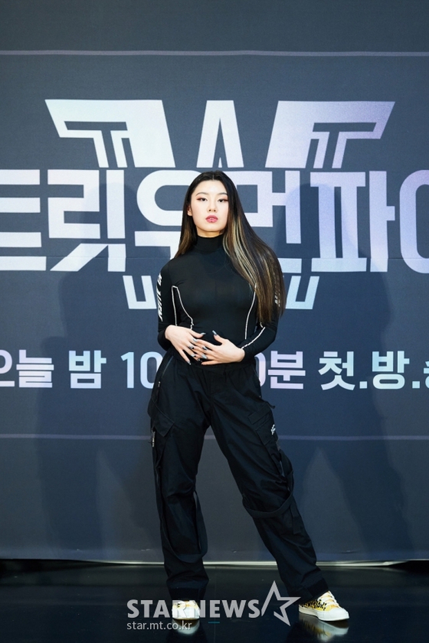 Profile nữ dancer tuổi trẻ tài cao, hot nhất Kpop hiện tại: Là HLV của BLACKPINK, hợp tác với toàn sao lớn Big 3, nổi tiếng chẳng kém idol - Ảnh 2.