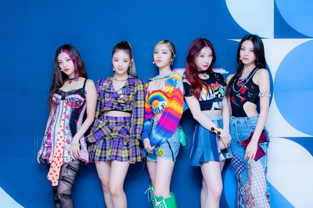 Hành trình nhan sắc đối lập của ITZY và aespa: Bên đẹp tự nhiên bị JYP “dìm” thảm, bên bị chê tơi tả vào tay SM hoá thiên nga - Ảnh 14. Hành trình nhan sắc đối lập của ITZY và aespa: Bên đẹp tự nhiên bị JYP “dìm” thảm, bên bị chê tơi tả vào tay SM hoá thiên nga - Ảnh 14.