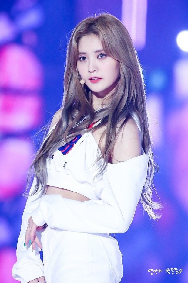 Diễn viên nhí bị bắt nạt trong MV trở thành idol xinh như búp bê sau 14 năm, từng bị netizen chỉ trích vì vô ơn với thành viên trong nhóm? - Ảnh 5. Diễn viên nhí bị bắt nạt trong MV trở thành idol xinh như búp bê sau 14 năm, từng bị netizen chỉ trích vì vô ơn với thành viên trong nhóm? - Ảnh 5.