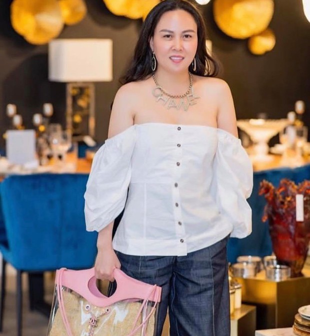 Có 1 item phụ nữ U50 né xa mà Phượng Chanel lại diện nhiệt tình, lăng xê suốt bao mùa không chán - Ảnh 8. Có 1 item phụ nữ U50 né xa mà Phượng Chanel lại diện nhiệt tình, lăng xê suốt bao mùa không chán - Ảnh 8.