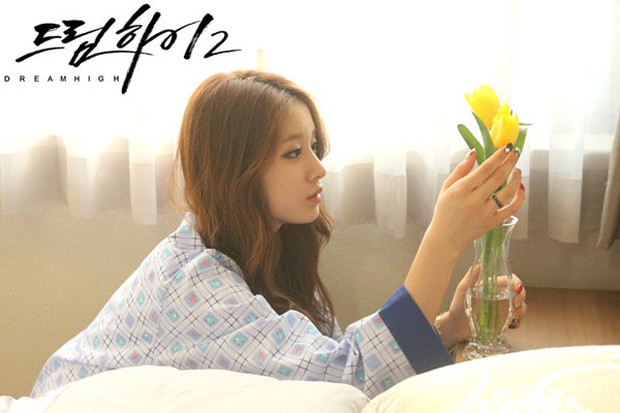 4 mỹ nhân Hàn bị chỉ trích vì quá đẹp trên phim: Yoona đóng xác chết vẫn xinh ngất, tức cười nhất là số 2 - Ảnh 9. 4 mỹ nhân Hàn bị chỉ trích vì quá đẹp trên phim: Yoona đóng xác chết vẫn xinh ngất, tức cười nhất là số 2 - Ảnh 9.