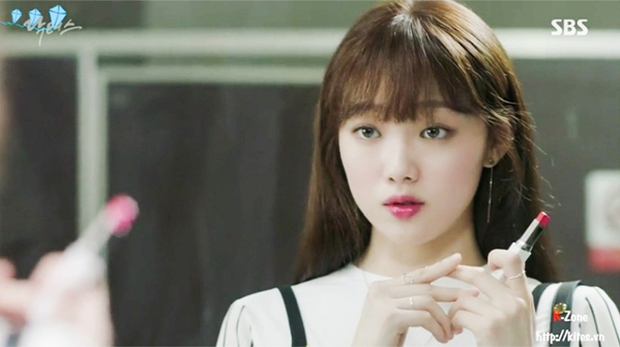 4 mỹ nhân Hàn bị chỉ trích vì quá đẹp trên phim: Yoona đóng xác chết vẫn xinh ngất, tức cười nhất là số 2 - Ảnh 5. 4 mỹ nhân Hàn bị chỉ trích vì quá đẹp trên phim: Yoona đóng xác chết vẫn xinh ngất, tức cười nhất là số 2 - Ảnh 5.