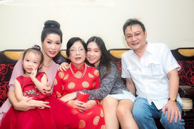 Tin buồn: Mẹ ruột Trịnh Kim Chi qua đời, NS Hồng Vân - Vy Oanh và dàn sao đồng loạt chia buồn - Ảnh 4. Tin buồn: Mẹ ruột Trịnh Kim Chi qua đời, NS Hồng Vân - Vy Oanh và dàn sao đồng loạt chia buồn - Ảnh 4.
