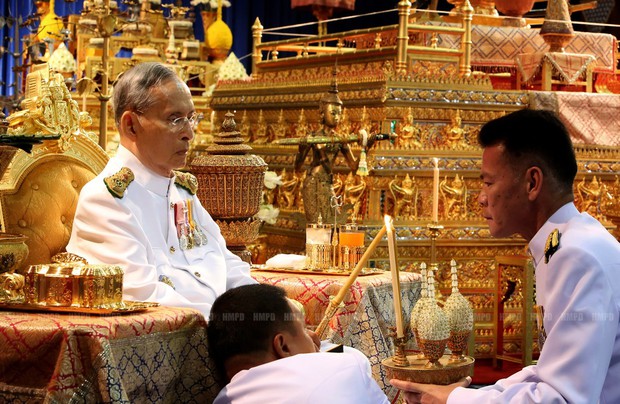 Thâm nhập vào thế giới siêu giàu Thái Lan giữa đại dịch: Vẫn điên cuồng đốt tiền, chẳng ngại chốt siêu xe tiền tỉ chỉ để khoe mẽ - Ảnh 2. Thâm nhập vào thế giới siêu giàu Thái Lan giữa đại dịch: Vẫn điên cuồng đốt tiền, chẳng ngại chốt siêu xe tiền tỉ chỉ để khoe mẽ - Ảnh 2.