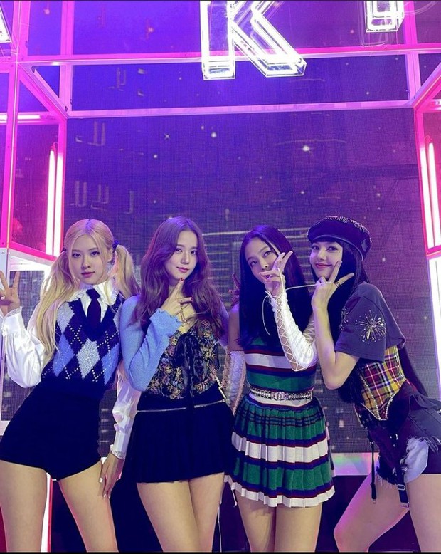 Fan mong Lisa (BLACKPINK) rời YG sau tranh cãi phân biệt đối xử, Knet không đồng tình: Rời đi thì làm được gì? - Ảnh 2. Fan mong Lisa (BLACKPINK) rời YG sau tranh cãi phân biệt đối xử, Knet không đồng tình: Rời đi thì làm được gì? - Ảnh 2.
