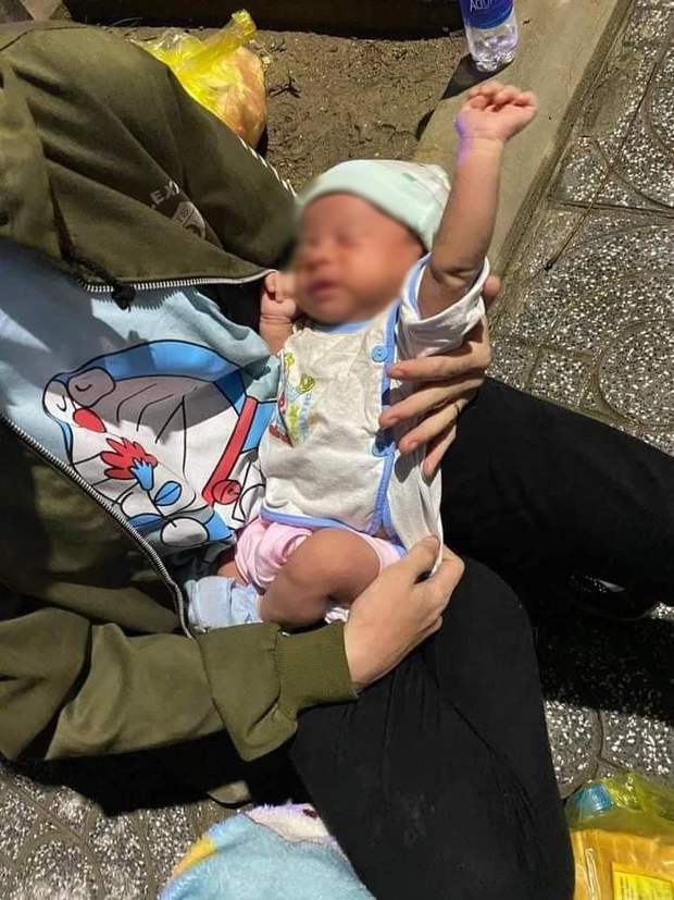Em bé mới sinh 15 ngày theo cha mẹ vượt hàng nghìn cây số về quê tránh dịch - Ảnh 3. Em bé mới sinh 15 ngày theo cha mẹ vượt hàng nghìn cây số về quê tránh dịch - Ảnh 3.