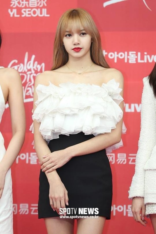 Trước khi bị YG kìm hãm hoạt động, Lisa từng phải mặc lại đồ vũ công Jennie, tố ăn cắp hay miệt thị khiến cả Thái Lan dậy sóng - Ảnh 14. Trước khi bị YG kìm hãm hoạt động, Lisa từng phải mặc lại đồ vũ công Jennie, tố ăn cắp hay miệt thị khiến cả Thái Lan dậy sóng - Ảnh 14.