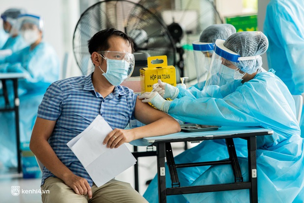 Nguy cơ lây nhiễm COVID-19 trong giai đoạn bình thường mới và 2 biện pháp phòng dịch then chốt - Ảnh 2. Nguy cơ lây nhiễm COVID-19 trong giai đoạn bình thường mới và 2 biện pháp phòng dịch then chốt - Ảnh 2.