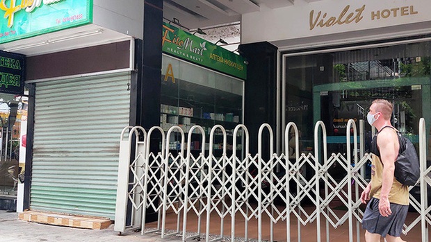 Đen như lứa sinh viên sinh năm 1998-1999: Ra trường hừng hực khí thế nhưng bị doanh nghiệp cắt giảm nhiều nhất vì Covid - Ảnh 2. Đen như lứa sinh viên sinh năm 1998-1999: Ra trường hừng hực khí thế nhưng bị doanh nghiệp cắt giảm nhiều nhất vì Covid - Ảnh 2.