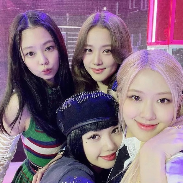 BLACKPINK dạo này lắm biến thế: Lisa bị bay màu trên YouTube, YG tụt cổ phiếu do chính Jisoo và Jennie rút? - Ảnh 15. BLACKPINK dạo này lắm biến thế: Lisa bị bay màu trên YouTube, YG tụt cổ phiếu do chính Jisoo và Jennie rút? - Ảnh 15.