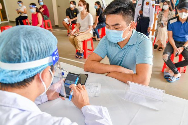 Nguy cơ lây nhiễm COVID-19 trong giai đoạn bình thường mới và 2 biện pháp phòng dịch then chốt - Ảnh 5. Nguy cơ lây nhiễm COVID-19 trong giai đoạn bình thường mới và 2 biện pháp phòng dịch then chốt - Ảnh 5.